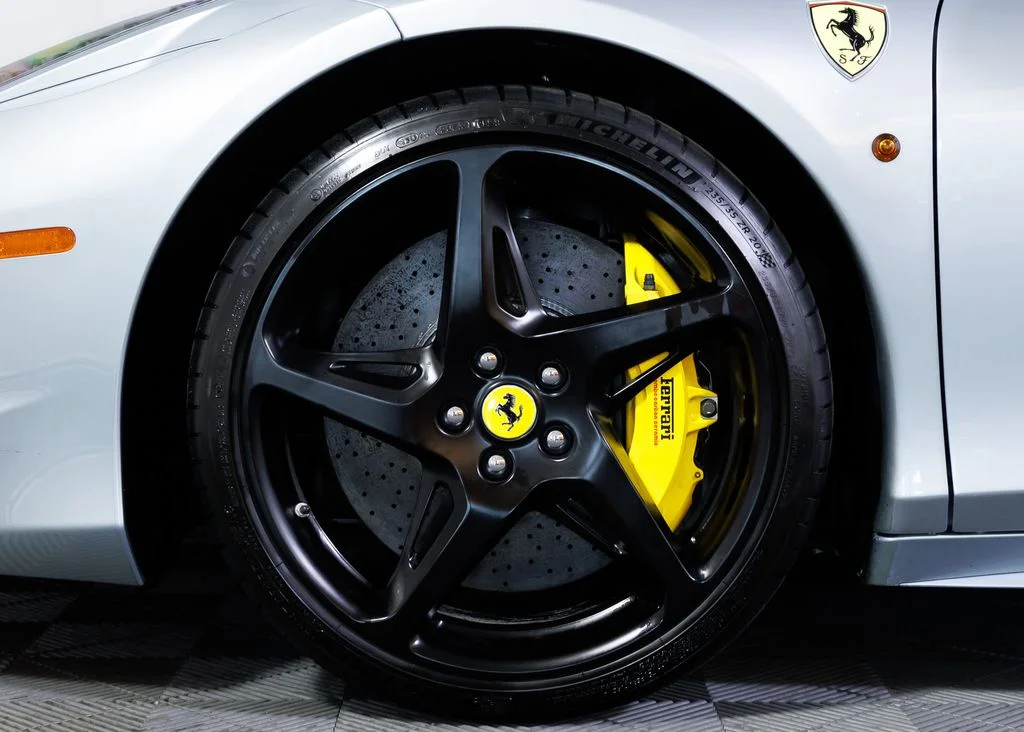 Used 2011 Grigio Alloy Ferrari Base image 5