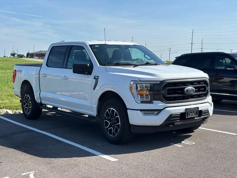 Used 2023 Oxford White Ford XLT image 3