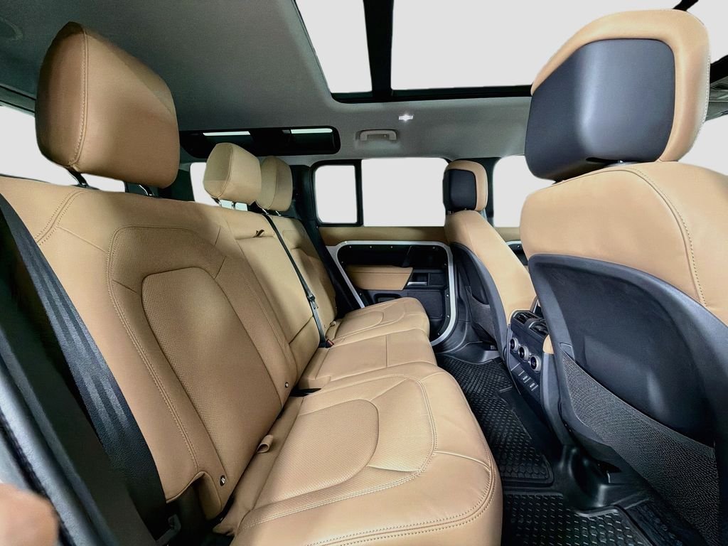 New 2026 Fuji White Land Rover X-Dynamic SE image 29