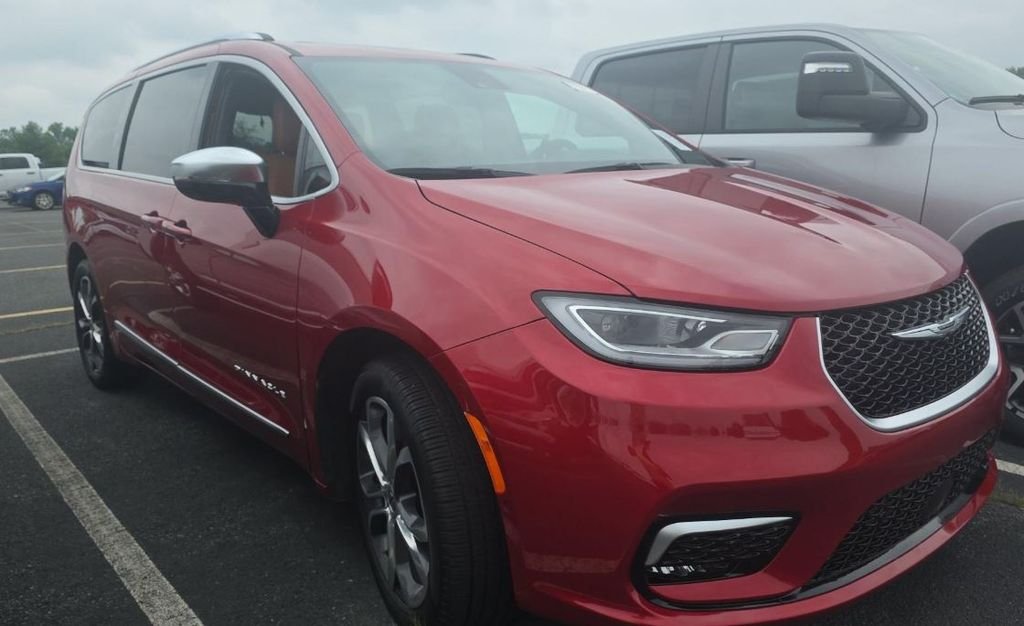 Used 2025 Red Chrysler Pinnacle image 3
