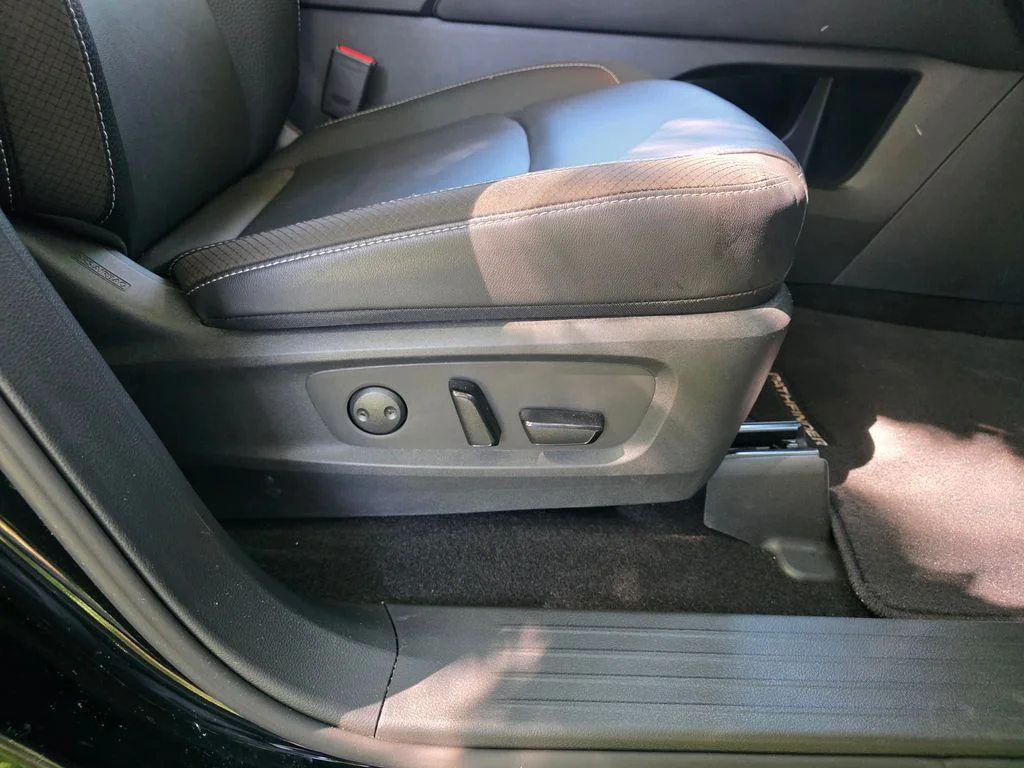 Used 2025 Super Black Nissan SL image 13