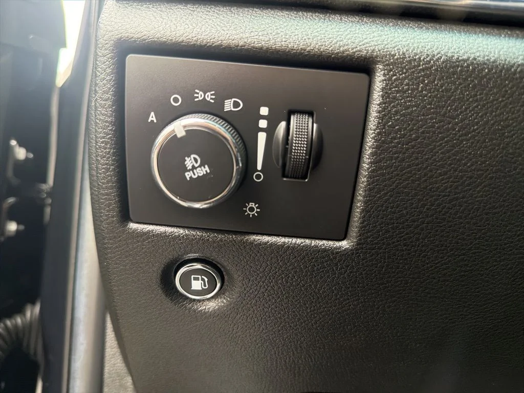 Used 2014 Black Forest Green Pearlcoat Jeep Limited image 19