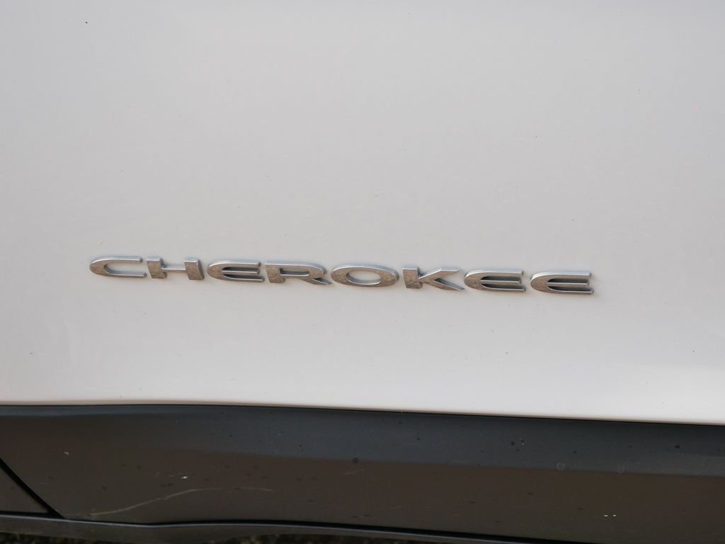 Certified Used 2020 White Jeep Latitude image 9