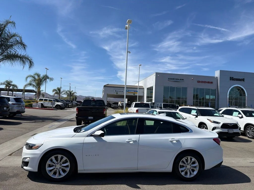 Used 2022 White Chevrolet LT image 5