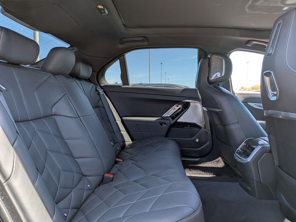 2024 BMW 7 Series 740i - Photo 28