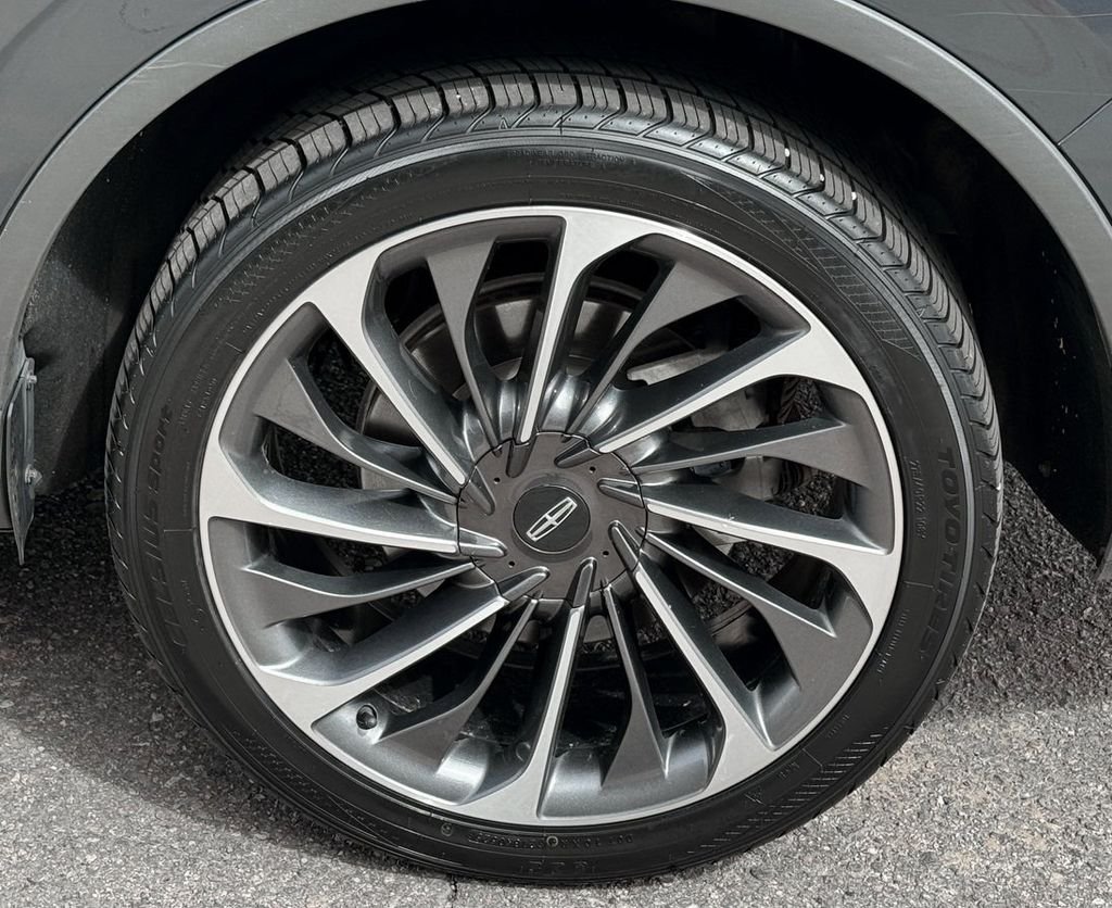 Used 2022 Blue Lincoln Reserve image 12