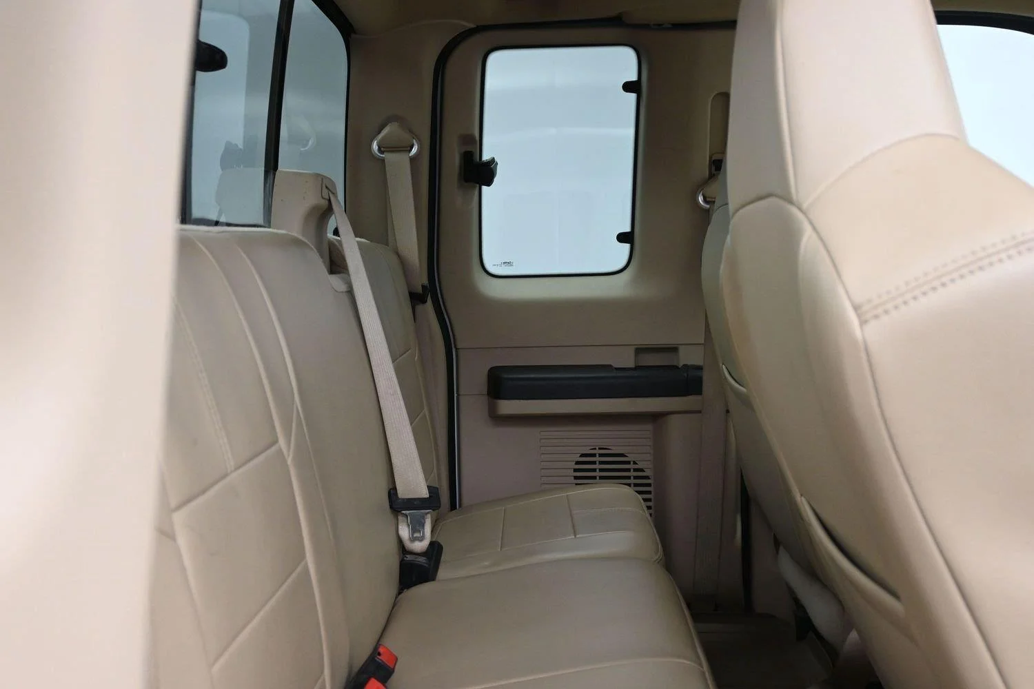 Used 2008 White Ford XL image 12