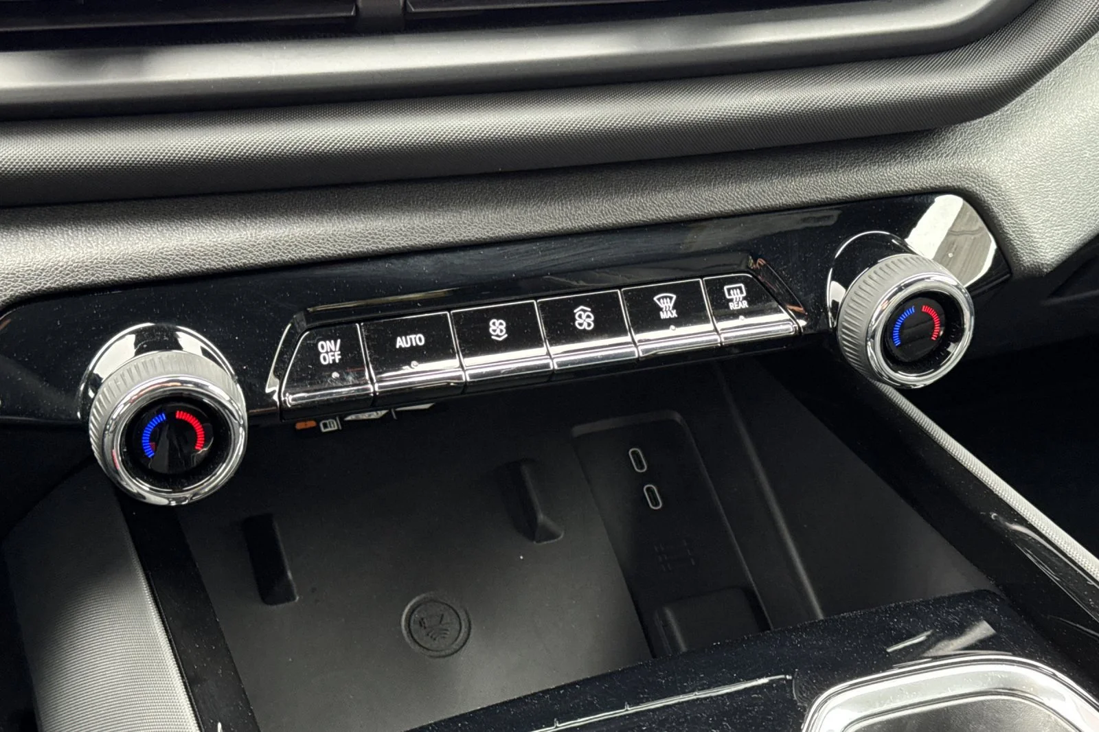 2025 Chevrolet Silverado EV LT - Photo 23