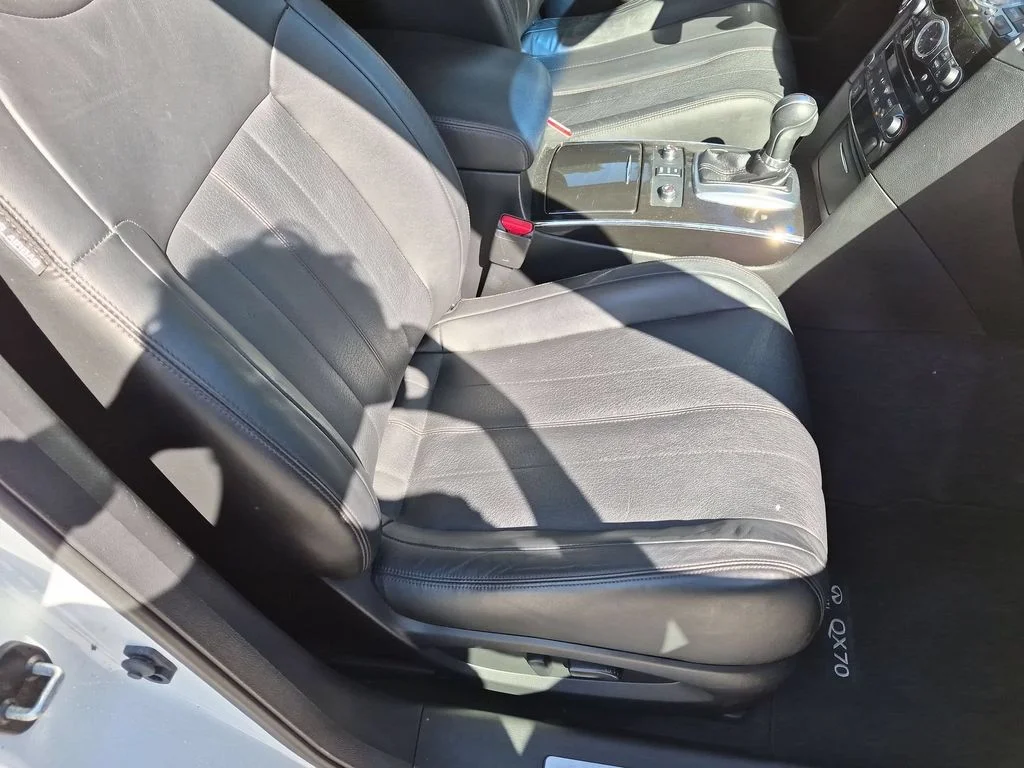 Used 2017 White INFINITI Base image 31
