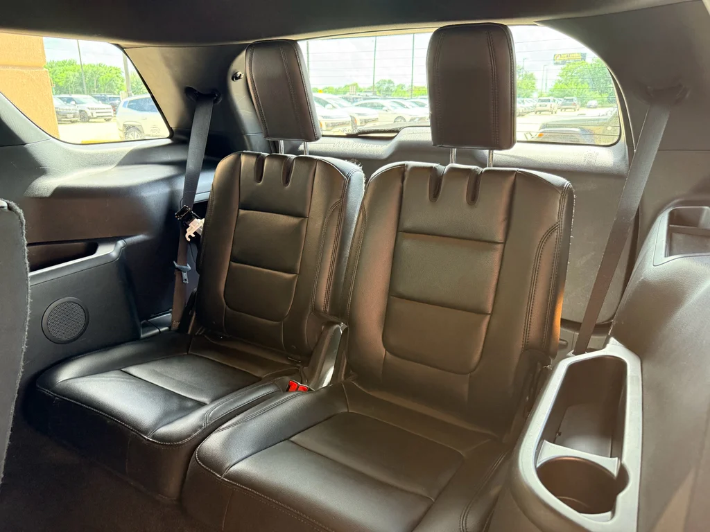 Used 2016 Magnetic Metallic Ford XLT image 18