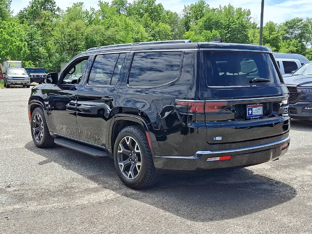 Used 2023 Diamond Black Crystal Pearlcoat Jeep Series III image 8