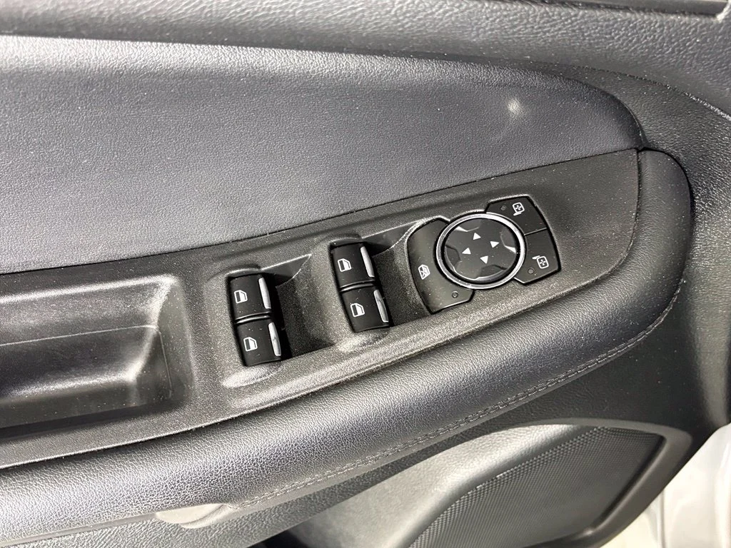 Used 2022 Silver Ford SE image 15