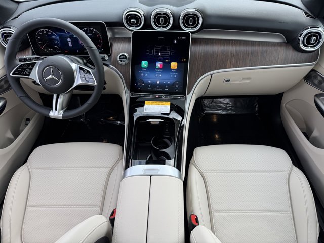 New 2026 Polar White Mercedes-Benz GLC 300 image 4