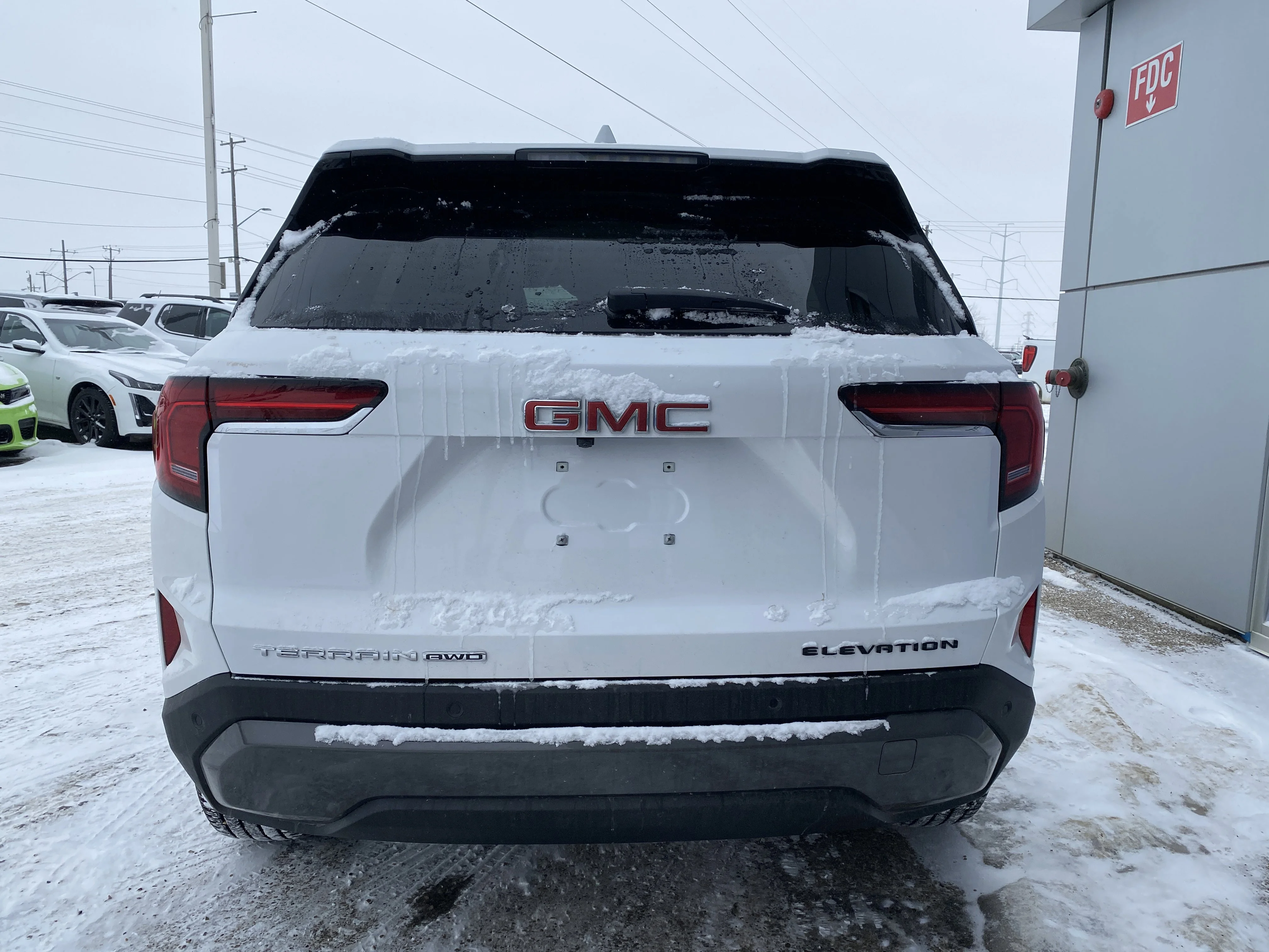 Certified Used 2026 White GMC AWD Elevation * PREMIUM PACKAGE * PANORAMIC SUNROOF * POWER TAILGATE image 4