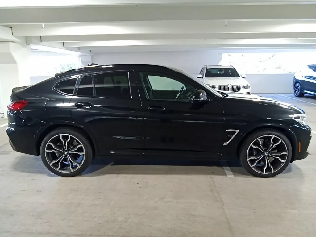 Used 2020 Black Sapphire Metallic BMW  image 4