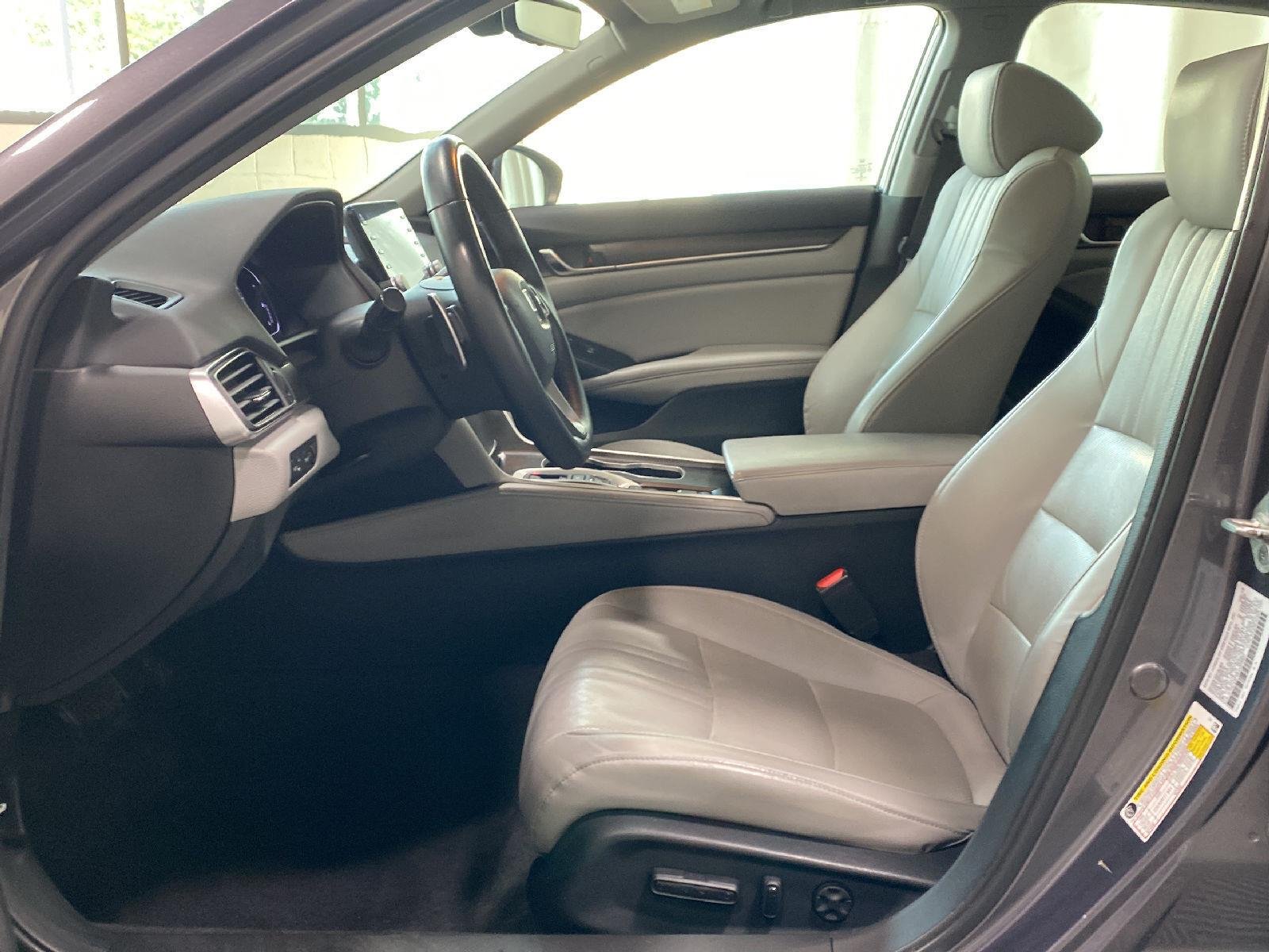 Used 2018 Modern Steel Metallic Honda Touring image 19