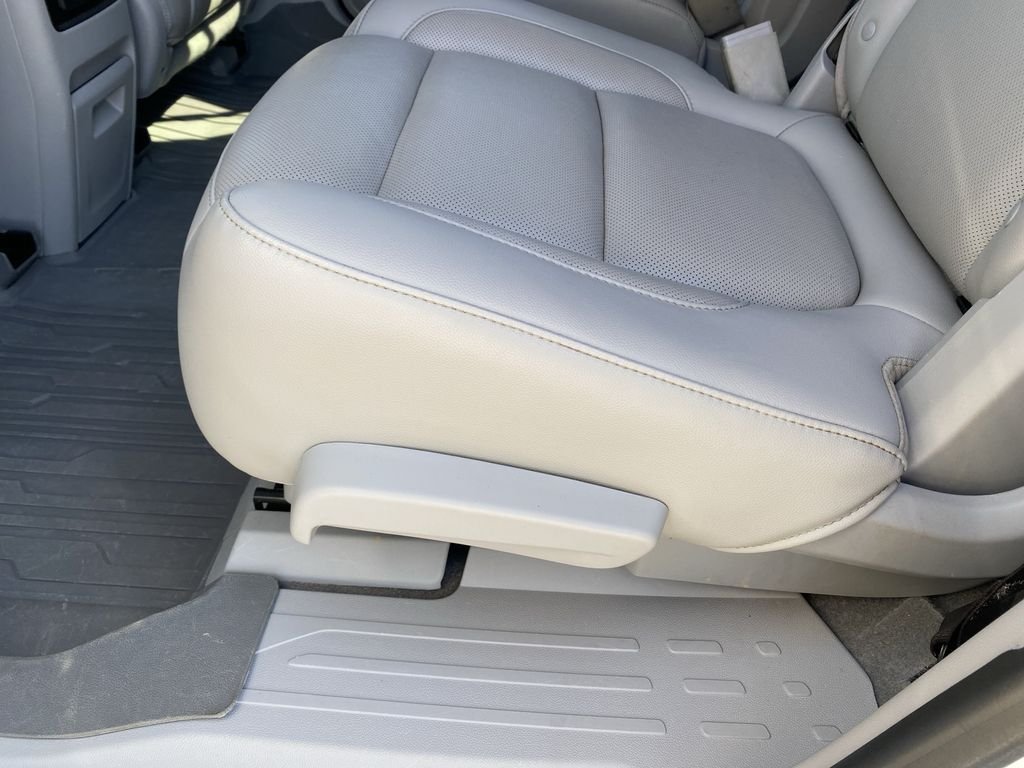 Used 2019 White Frost Tricoat GMC SLT-1 image 28