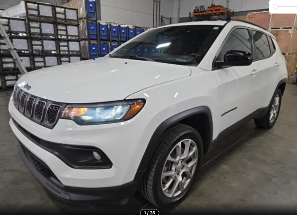 2023 Jeep Compass Latitude Lux 4X4's photo