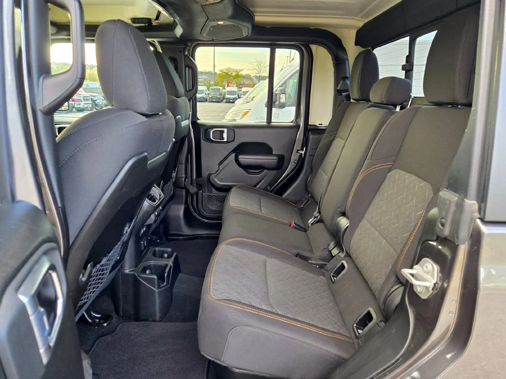 Used 2024 Gray Jeep Mojave image 25