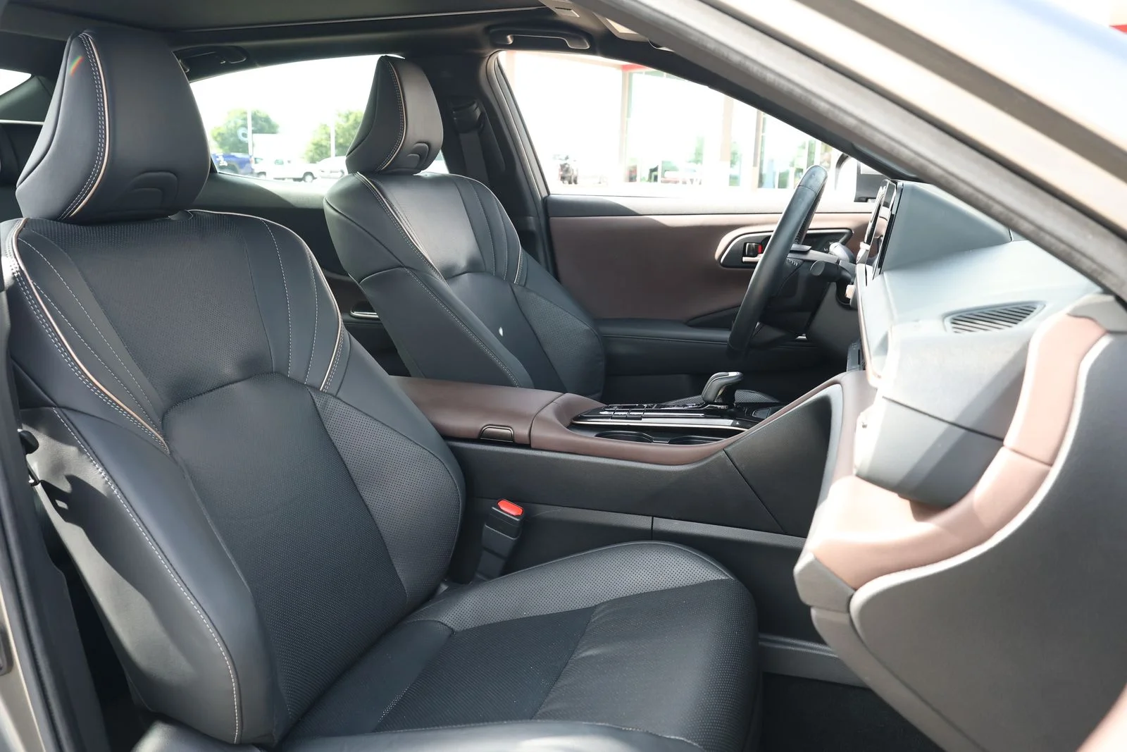 Used 2024  Toyota Limited image 31