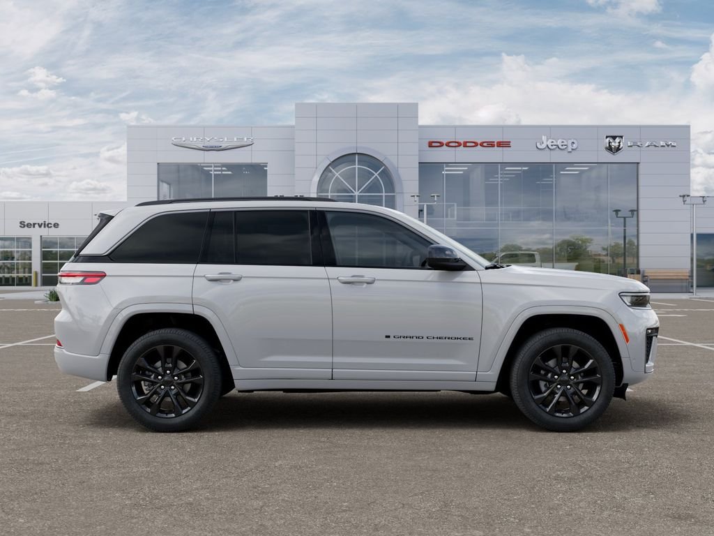 New 2026 Bright White Clear-Coat Exterior Paint Jeep Limited Reserve image 21