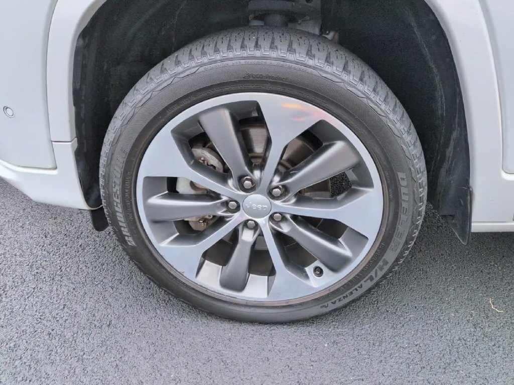 Certified Used 2019 White Jeep Overland image 11