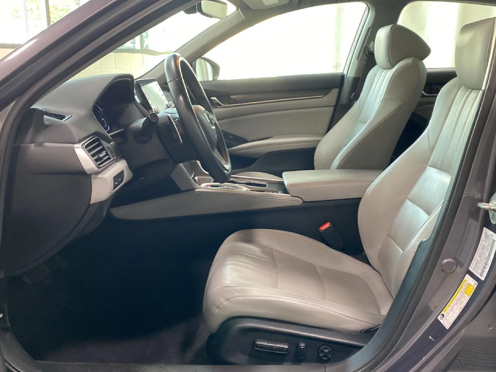 Used 2018 Modern Steel Metallic Honda Touring image 19