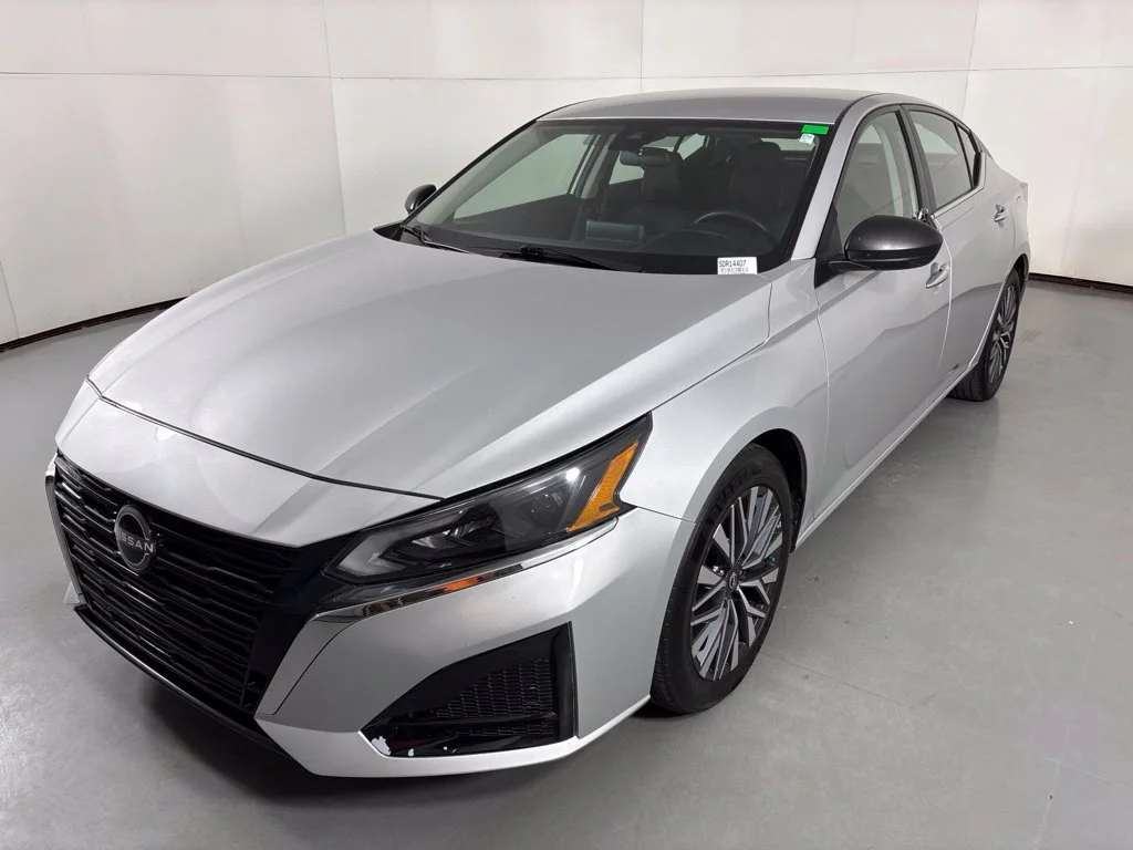 Used 2024 Silver Nissan 2.5 SV image 4