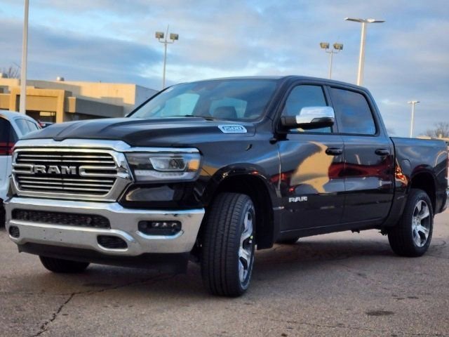 Used 2023 Diamond Black Crystal Pearlcoat Ram Laramie image 17