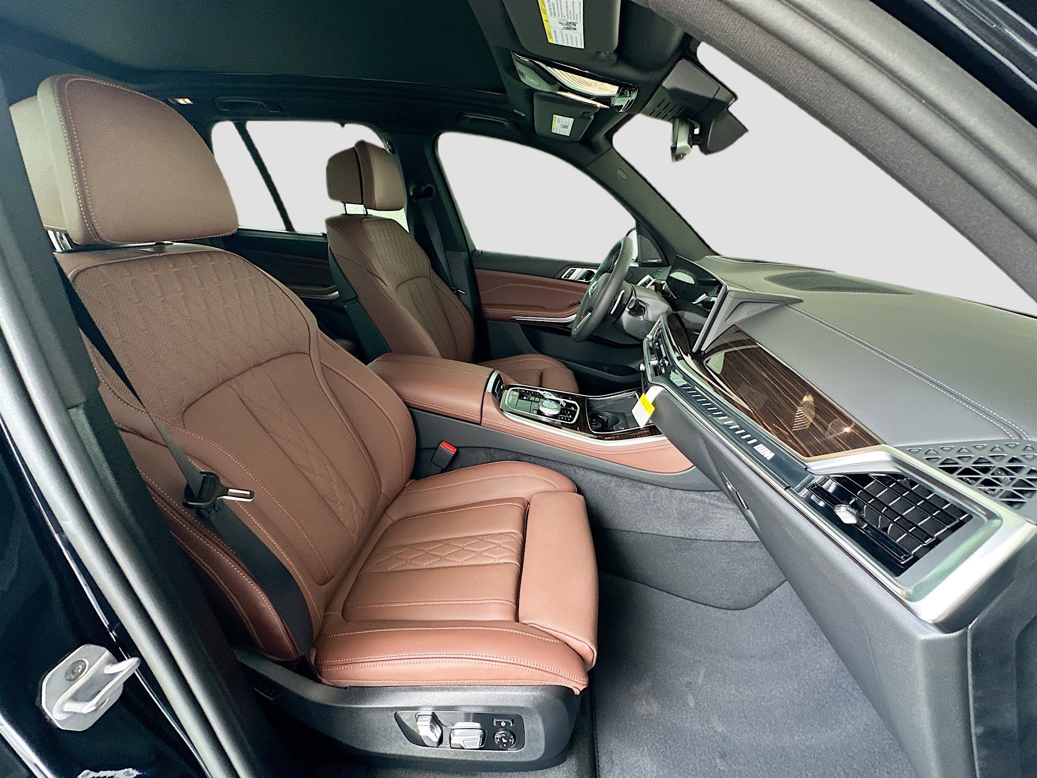 New 2026 Black Sapphire Metallic BMW M60i image 22