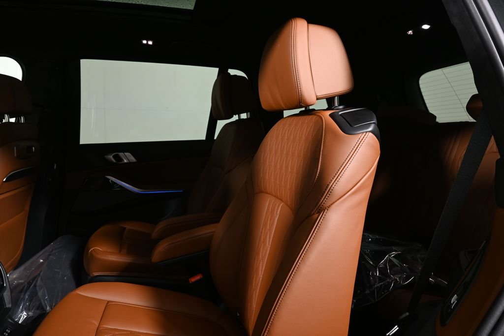 New 2027 Black Sapphire Metallic BMW M60i image 4