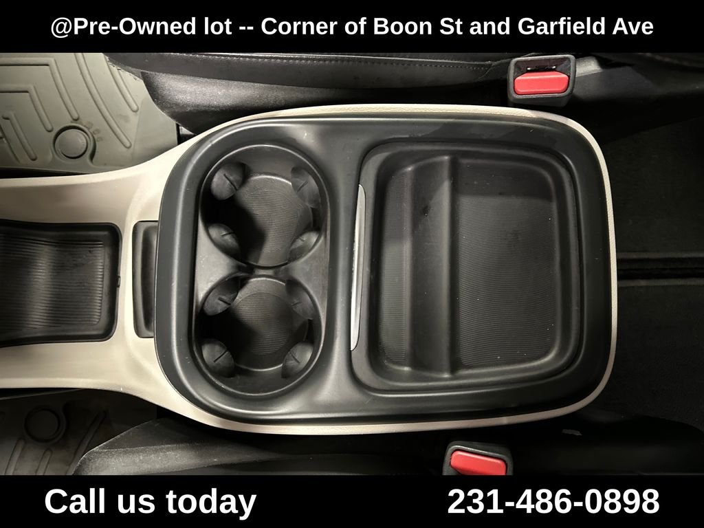 Used 2018 Gray Chrysler Touring L image 27