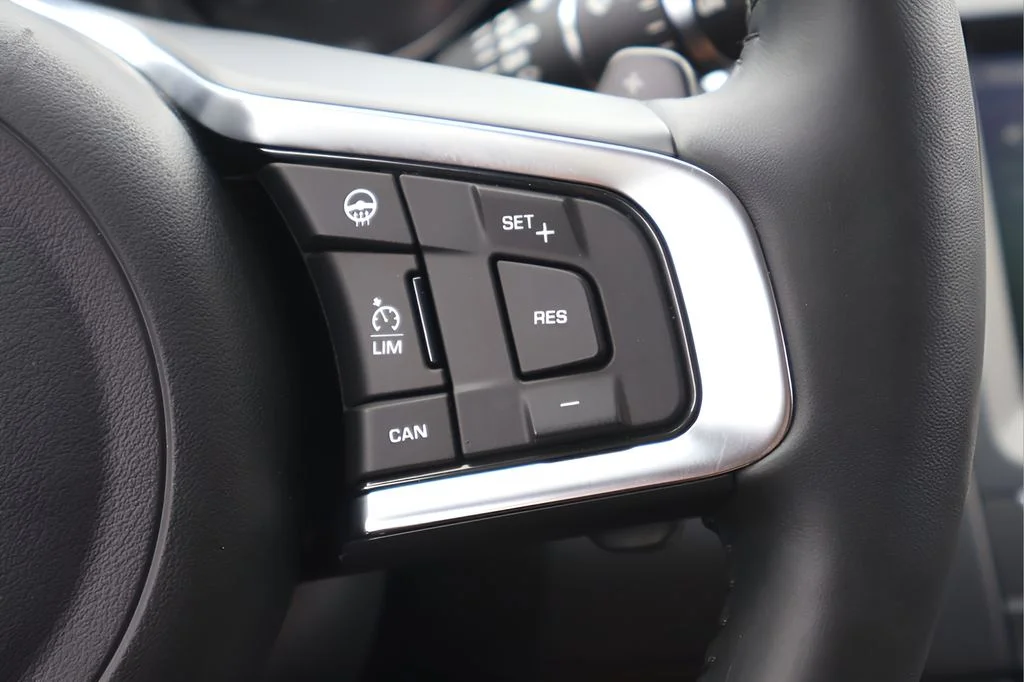 Used 2019 Gray Jaguar SE image 20