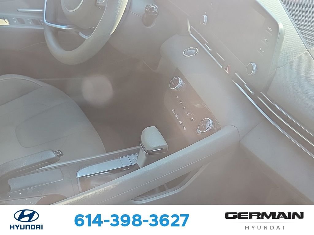 Used 2023 Black Hyundai SEL image 13
