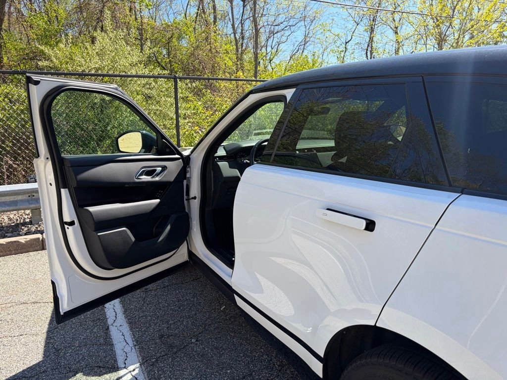 Used 2026 White Land Rover Dynamic SE image 10