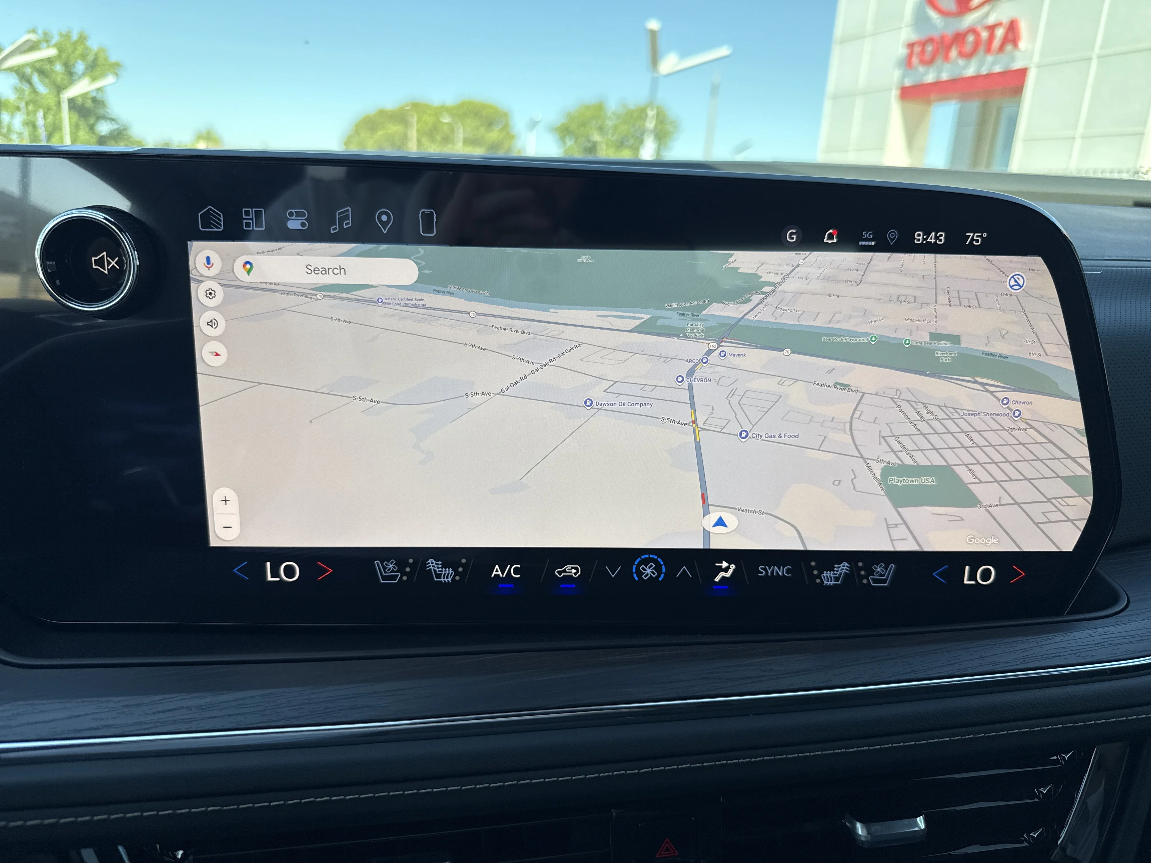 2026 Chevrolet Suburban Premier - Photo 18