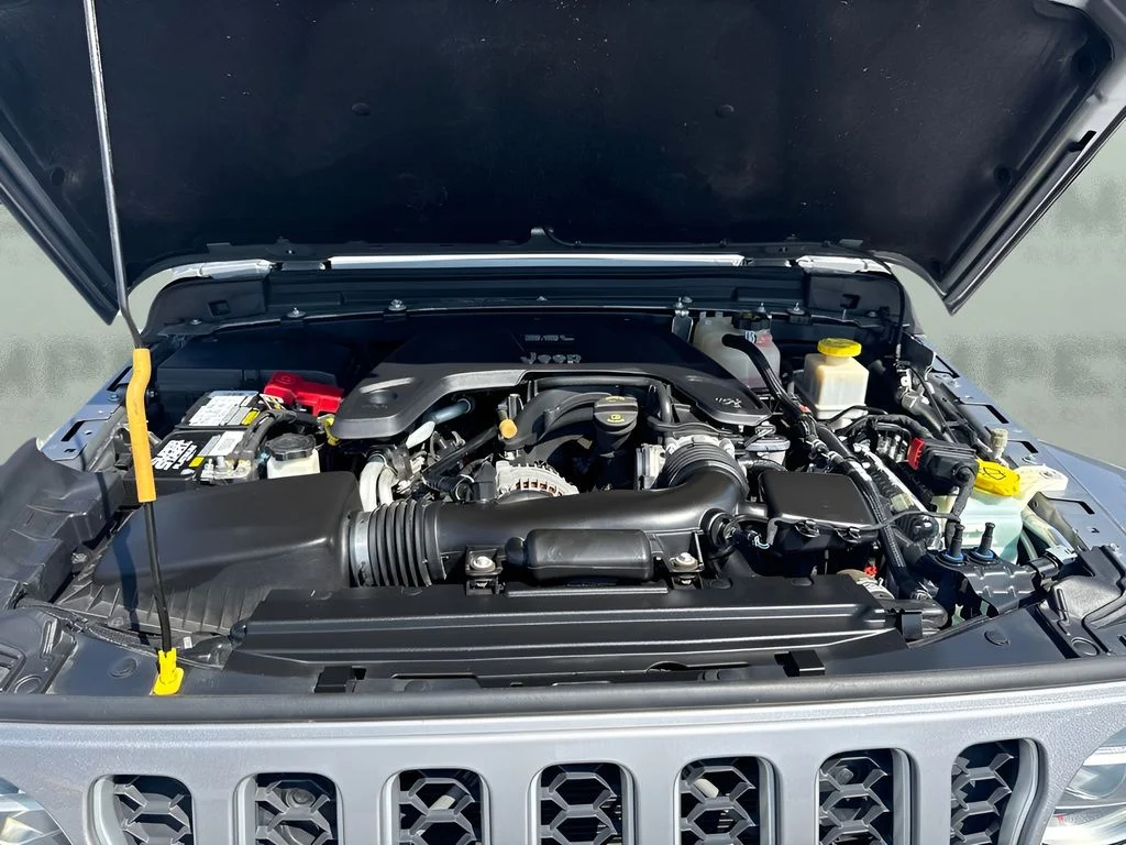 Used 2020 Silver Jeep Overland image 23