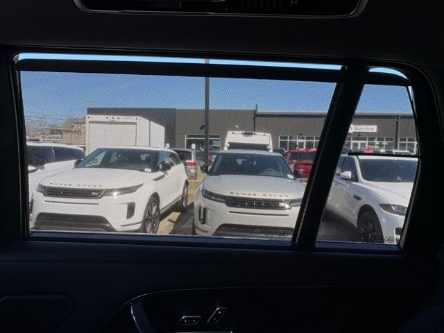 New 2026 Eiger Grey Land Rover SE image 33