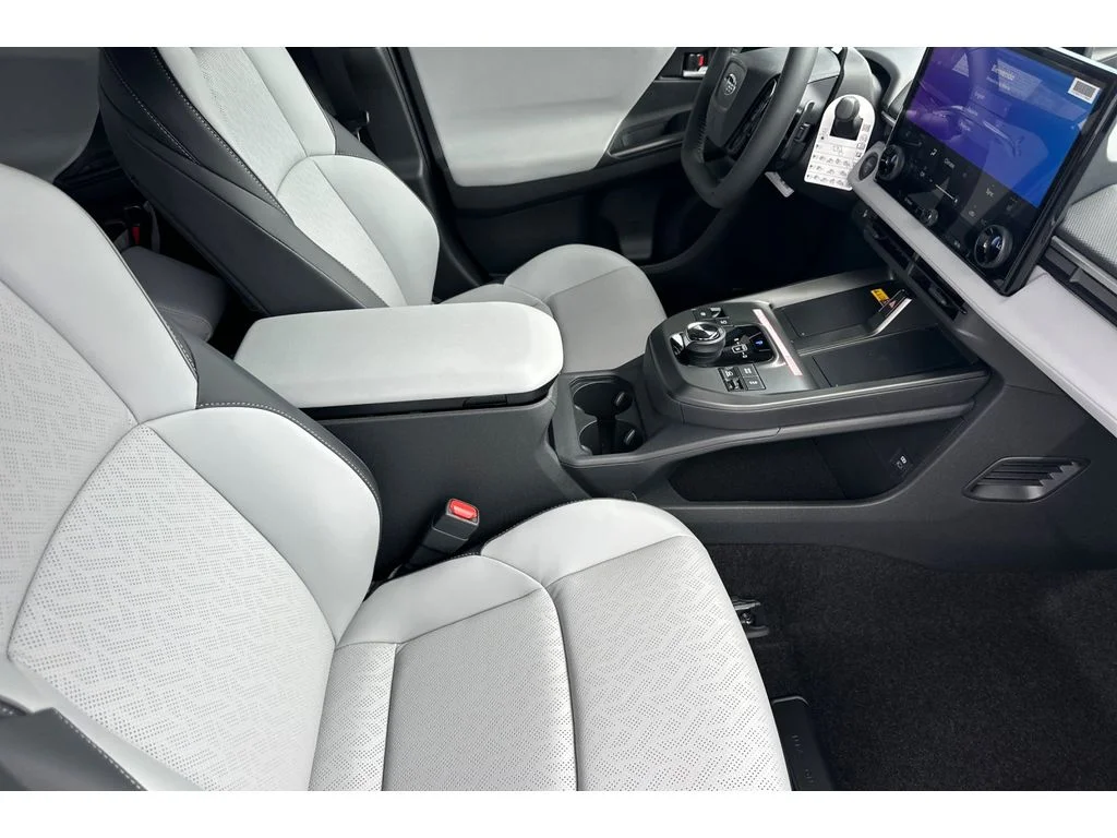 New 2026 CRYSTAL WHITE PEARL Subaru Limited image 16