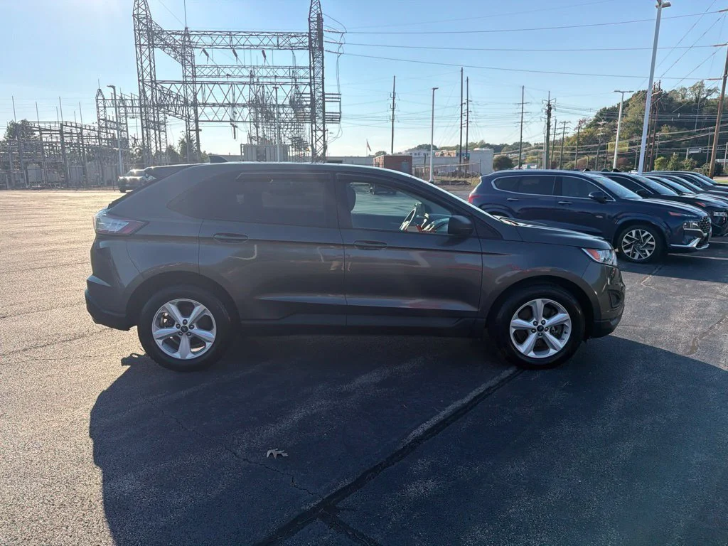 Used 2018 Magnetic Metallic Ford SE image 10