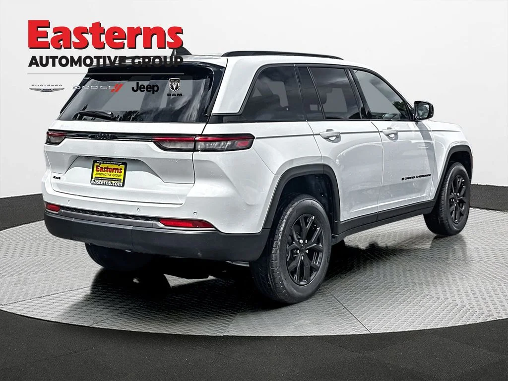 New 2026 Bright White Clear-Coat Exterior Paint Jeep Altitude image 7