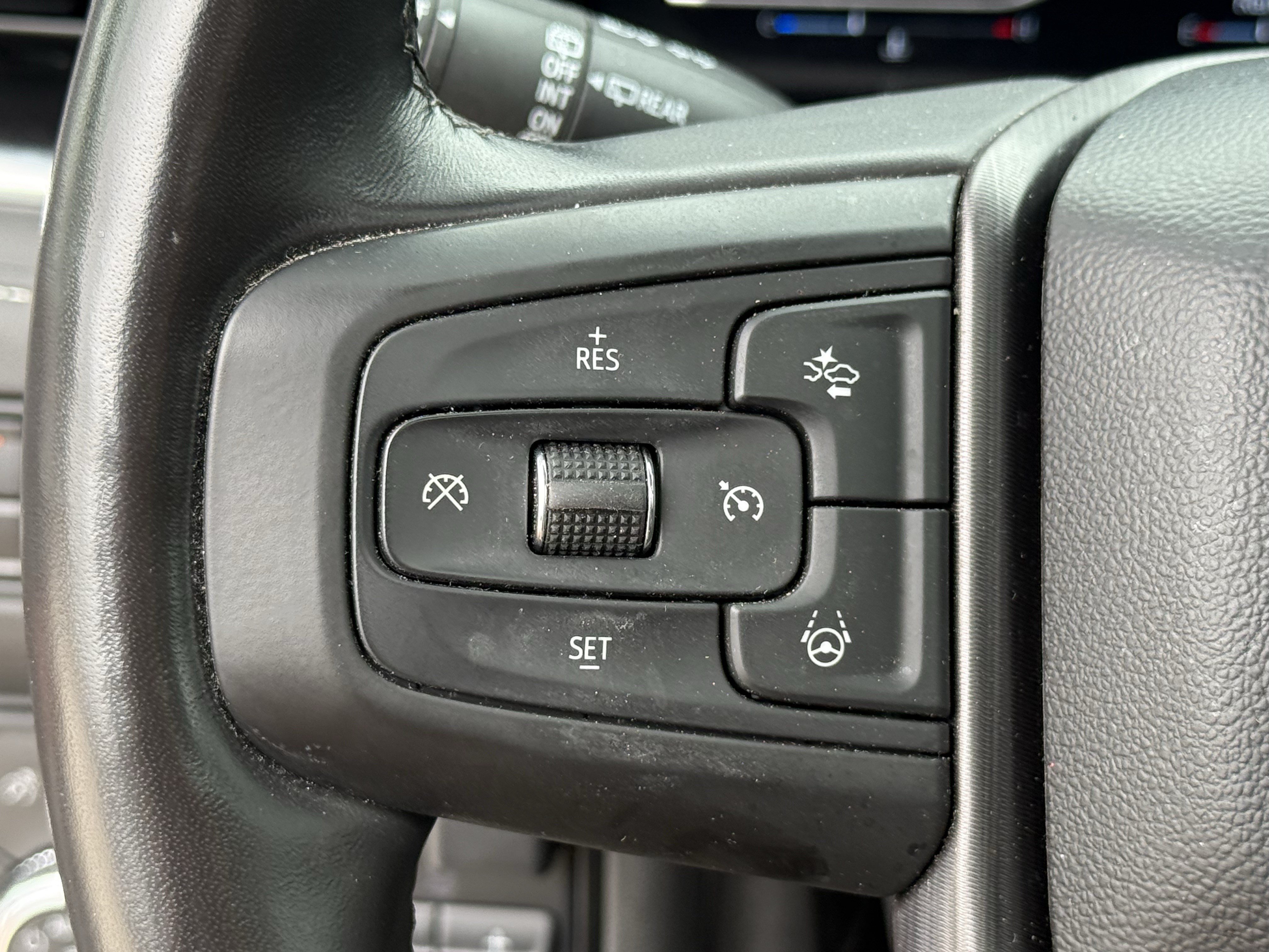 Used 2023 White Frost Tricoat GMC Denali Ultimate image 15