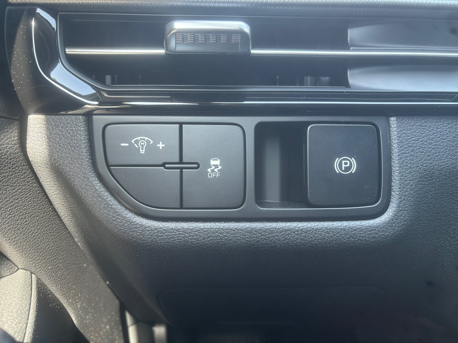 New 2026 Gravity Gray Kia LX image 21