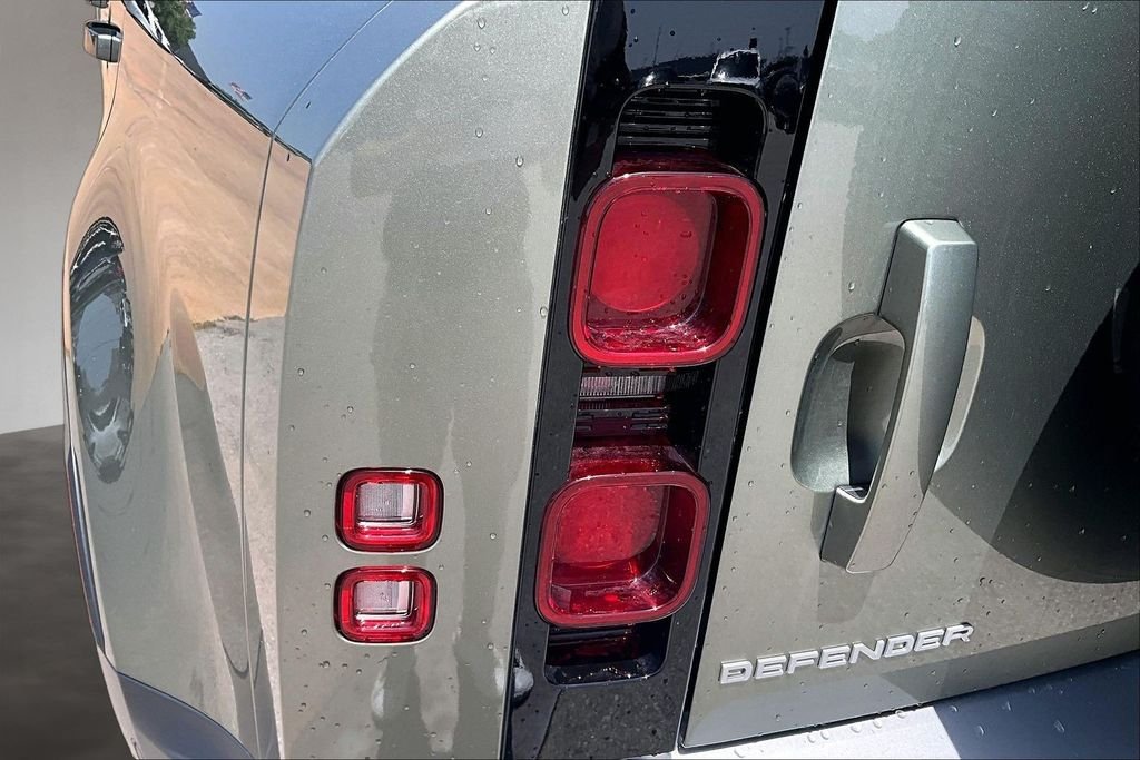 Used 2025 Green Land Rover S image 30