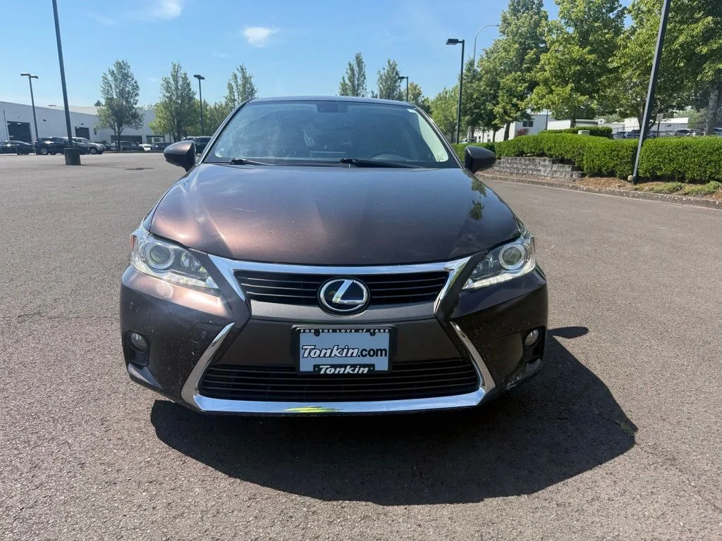 Used 2016 Pearl Lexus 200h image 2