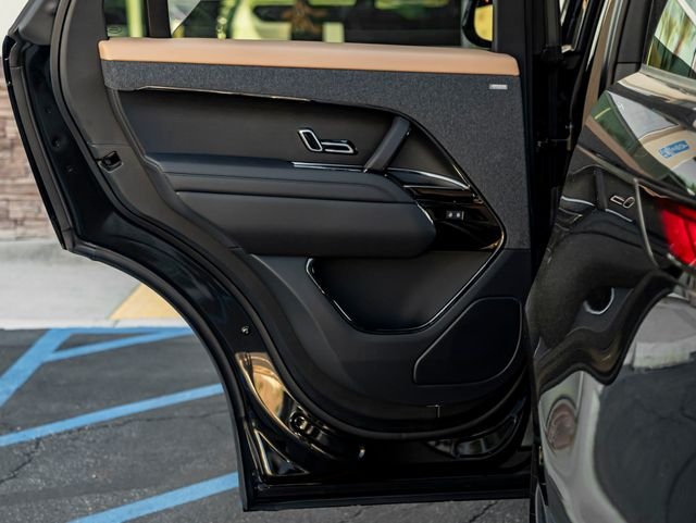 New 2026 Santorini Black Land Rover Dynamic SE image 24