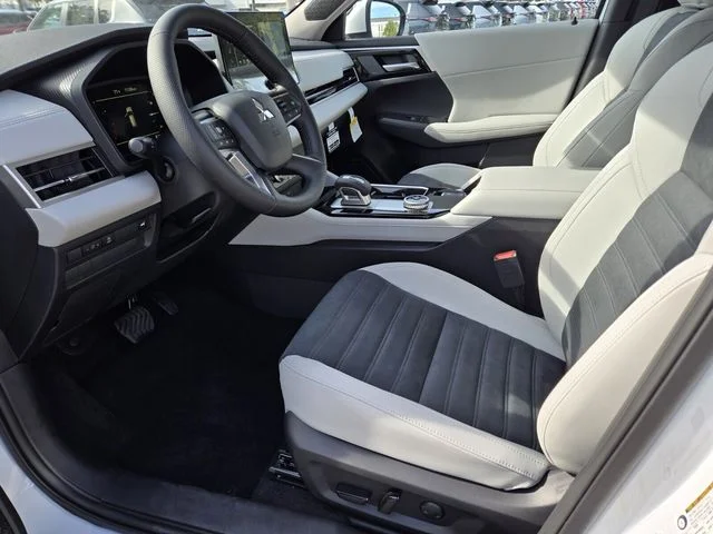 New 2026 White Mitsubishi SE image 5