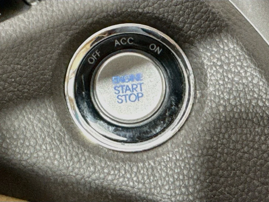 Used 2016 Black Hyundai Base image 19