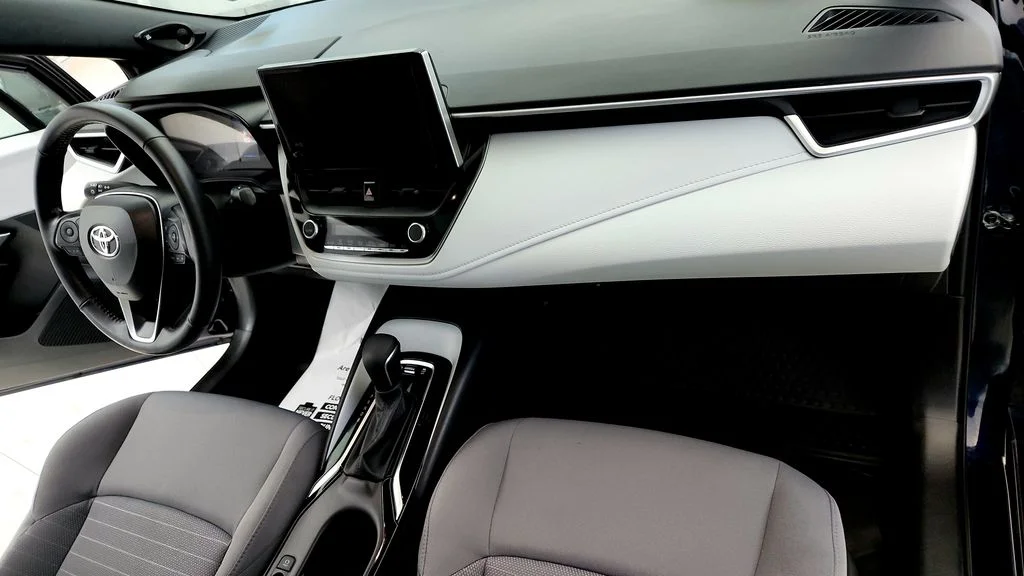 Used 2023  Toyota SE image 16