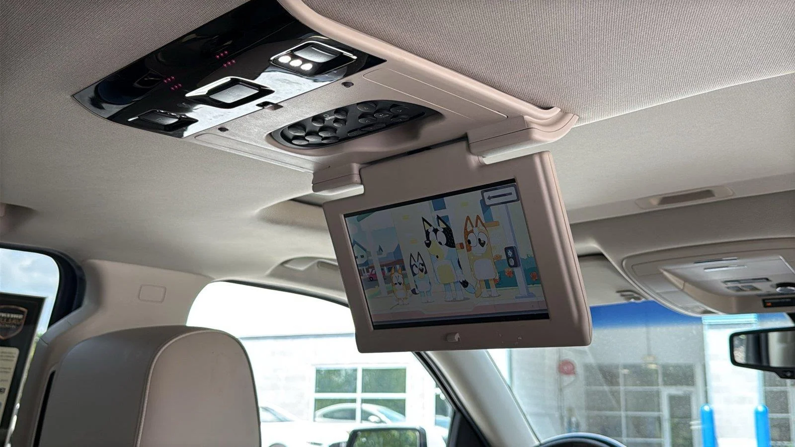 Used 2019 White Frost Tricoat GMC Denali image 33